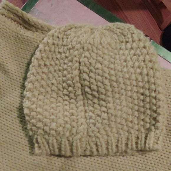 Yellow and white hat and scarf set - Picture 2 of 3